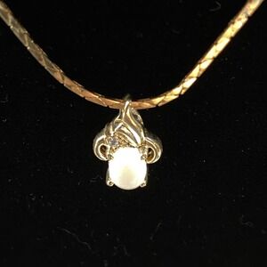 Gold Tone Pearl Pendant Necklace Womens Gold White Omega Chain Classic Style